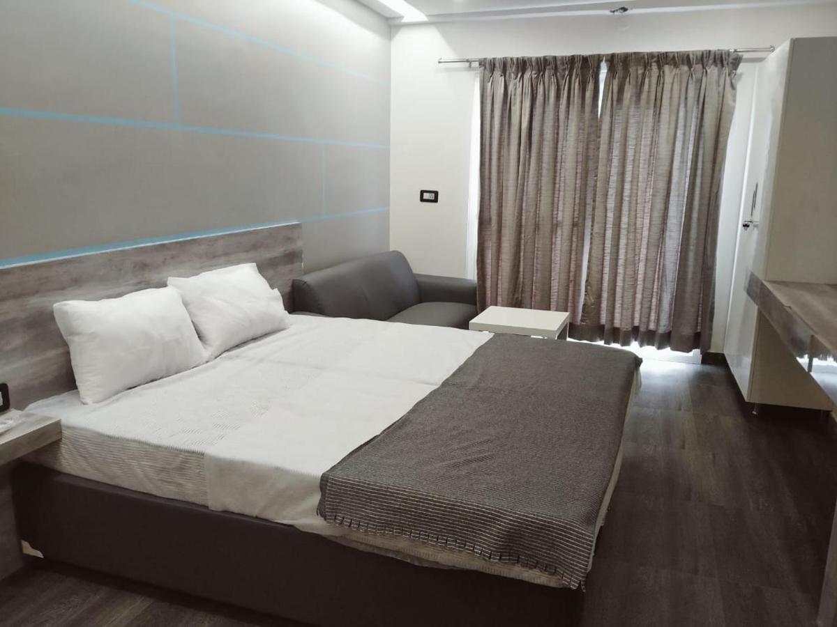 Restel Studio Flats 하이데라바드 외부 사진